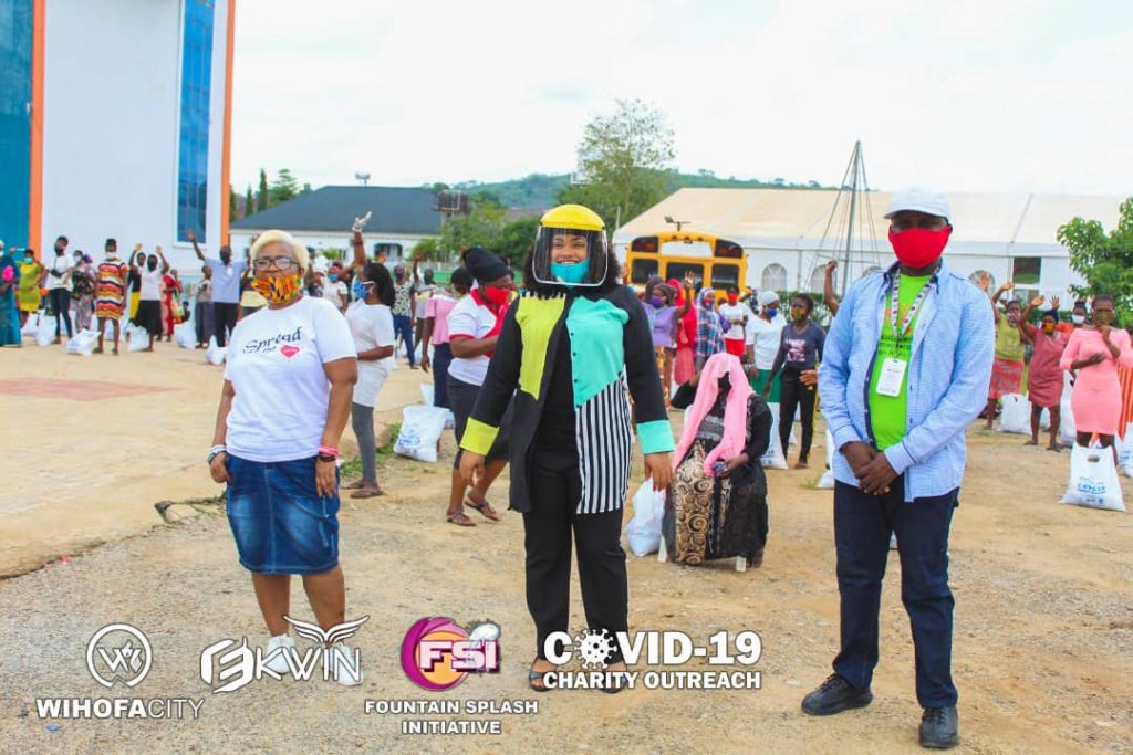 Evang. Dr. Kufre Abasi Eyo distributes COVID-19 palliatives to Apo residents
