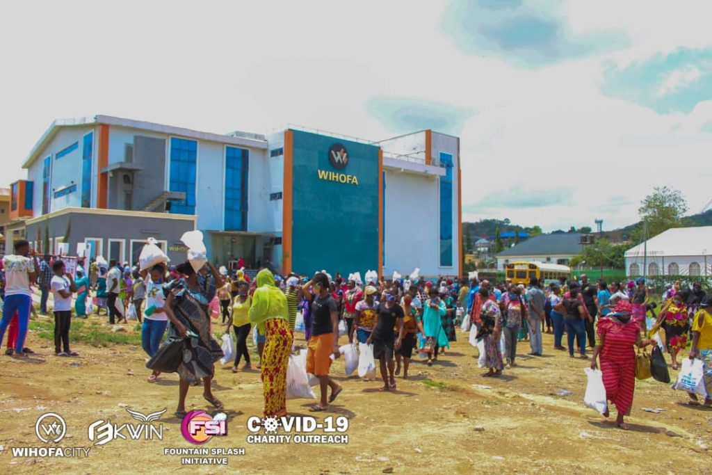 Evang. Dr. Kufre Abasi Eyo distributes COVID-19 palliatives to Apo residents