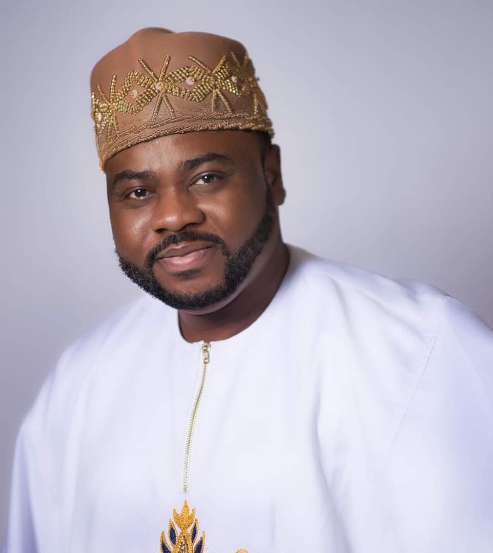 NEWS: Popular Preacher And Philanthropist, David B Fasasi gives N1 Million Naira plus $2000 To Nigerians