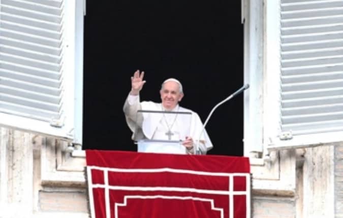 Ukraine President Zelensky thanks pope Francis for praying for peace amidst Putin's invasion
