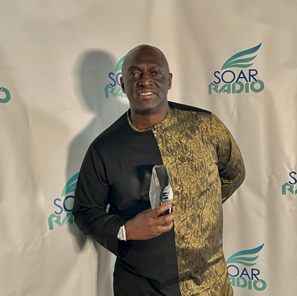 Sammie Okposo Wins International Artiste Of The Year At SOAR Awards 2022