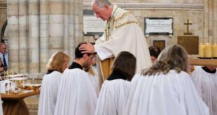 Historic moment as ordinands become first new ministers to swear vow of allegiance to King Charles III